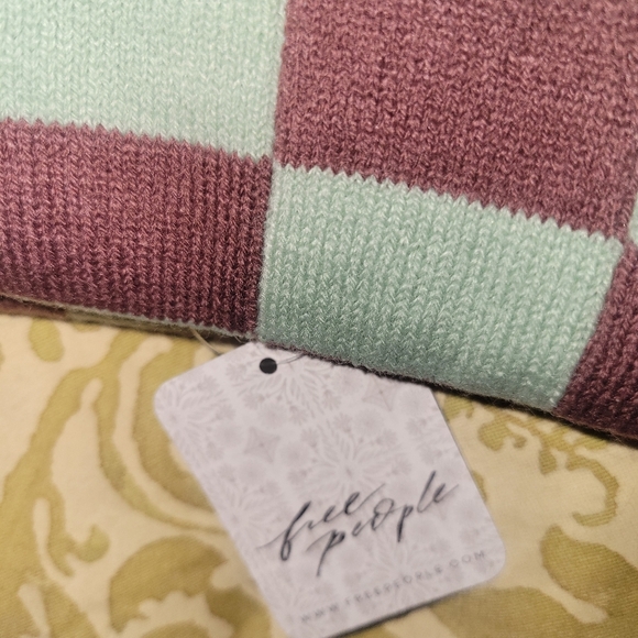 Free People Checkered beanie NWT - Picture 3 of 5